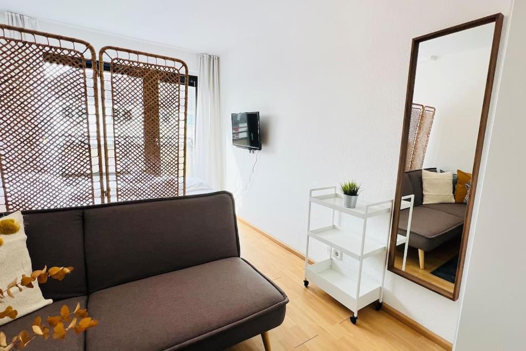 Bright Studio - Central - Balcony - Trade Fair Appartement *